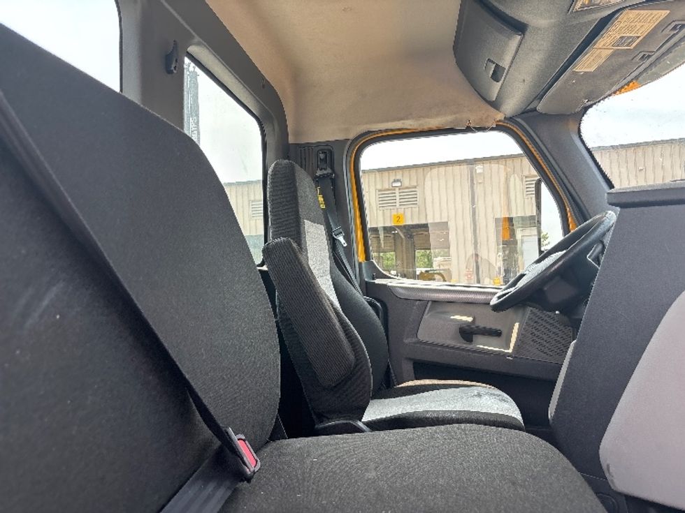 Day Cab Tractor-Heavy Duty Tractors-Freightliner-2020-T12664ST-Fredericksburg-VA-606,889\n\t\tmiles-$ 27,750 - Image 14