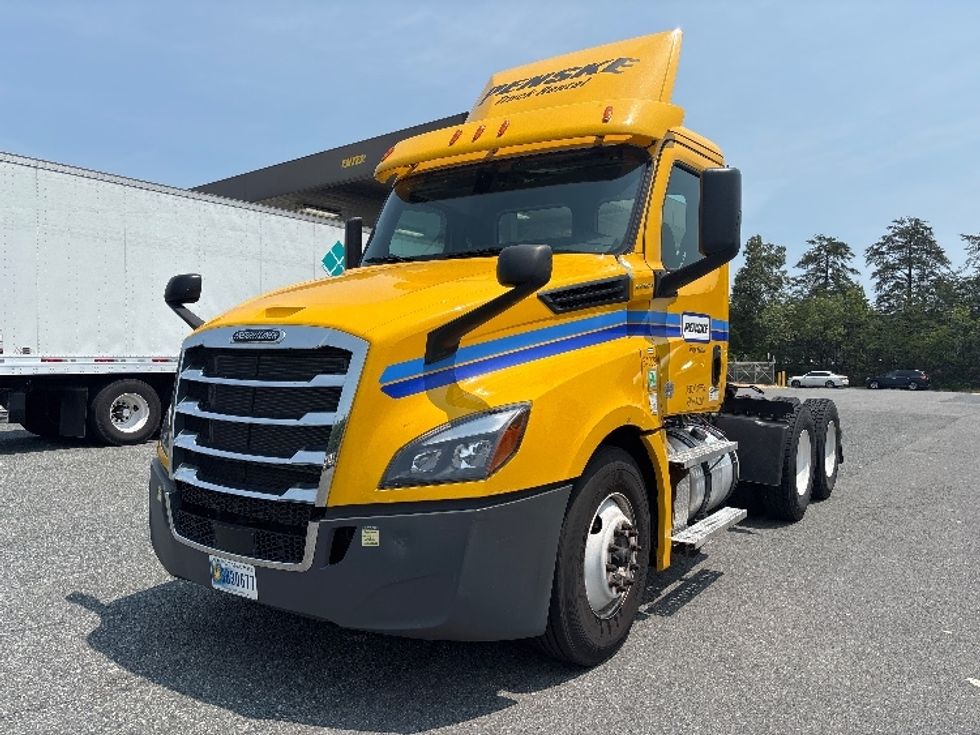 Day Cab Tractor-Heavy Duty Tractors-Freightliner-2020-T12664ST-Fredericksburg-VA-606,889\n\t\tmiles-$ 27,750 - Image 3