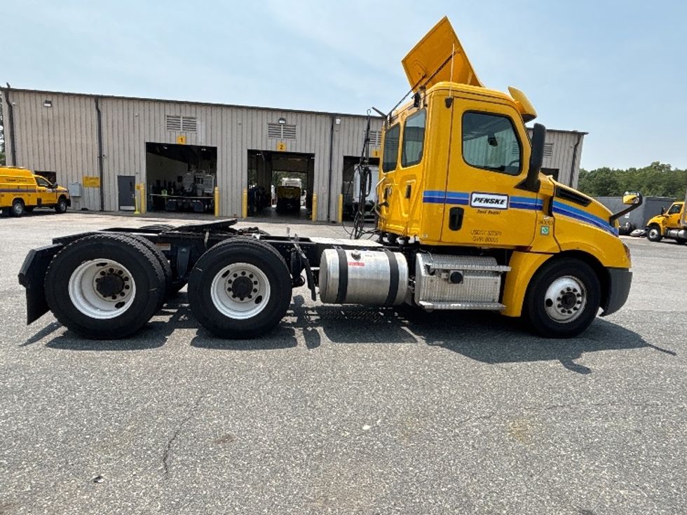 Day Cab Tractor-Heavy Duty Tractors-Freightliner-2020-T12664ST-Fredericksburg-VA-606,889\n\t\tmiles-$ 27,750 - Image 8