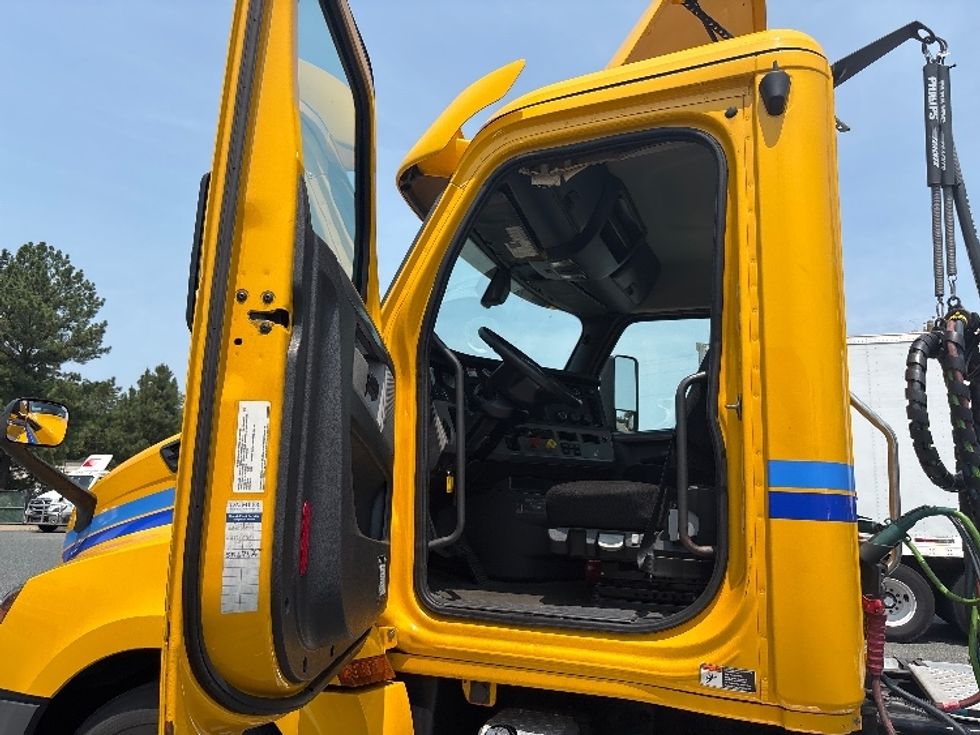 Day Cab Tractor-Heavy Duty Tractors-Freightliner-2020-T12664ST-Fredericksburg-VA-606,889\n\t\tmiles-$ 27,750 - Image 9
