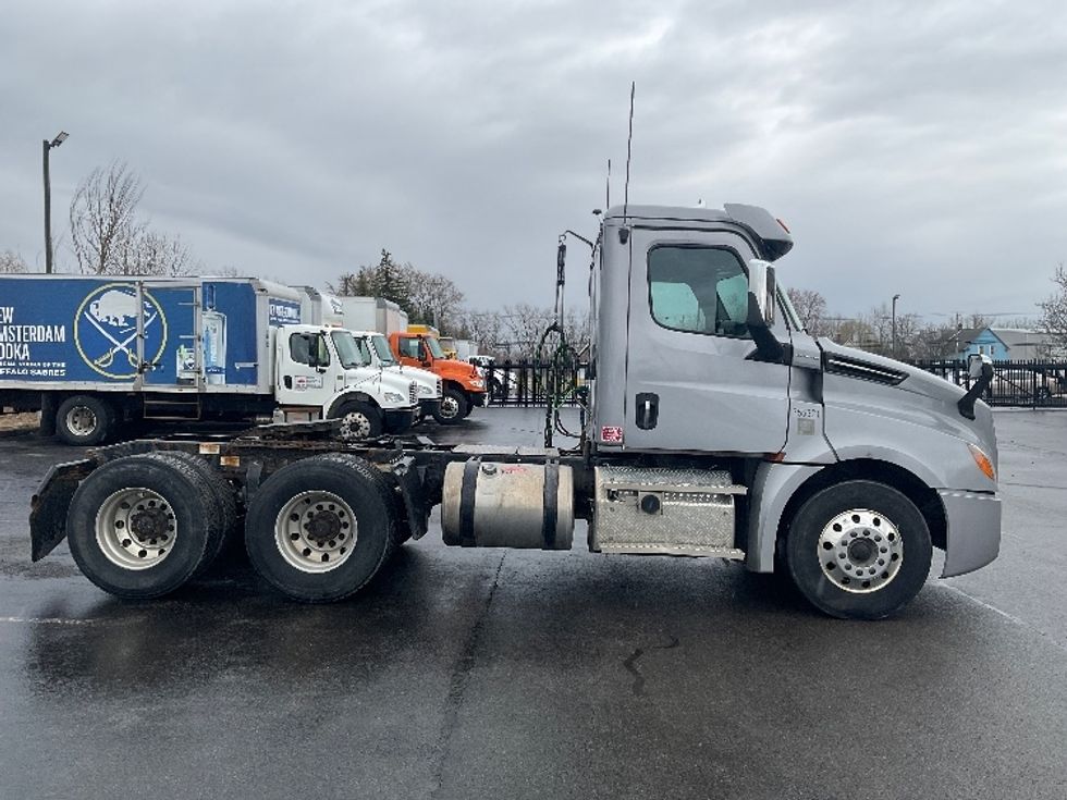 Day Cab Tractor-Heavy Duty Tractors-Freightliner-2020-T12664ST-Fredonia-NY-346,010\n\t\tmiles-$ 55,500 - Image 8