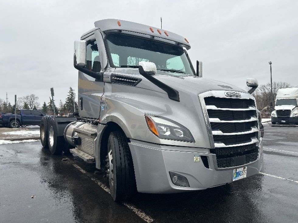 Day Cab Tractor-Heavy Duty Tractors-Freightliner-2020-T12664ST-Fredonia-NY-376,901\n\t\tmiles-$ 49,500 - Image 1