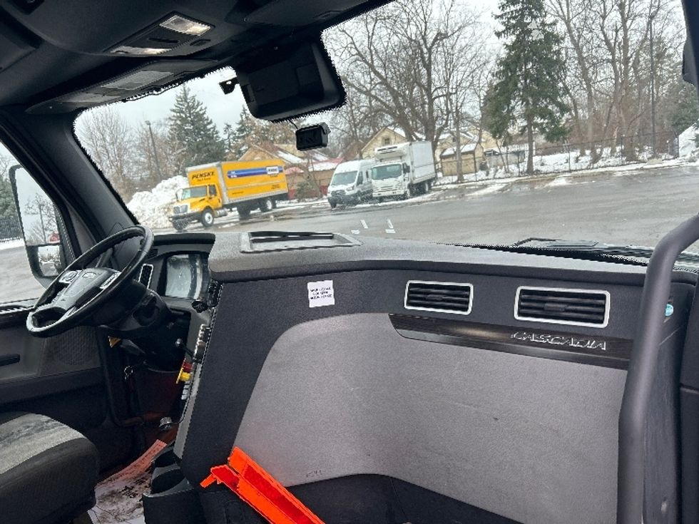 Day Cab Tractor-Heavy Duty Tractors-Freightliner-2020-T12664ST-Fredonia-NY-376,901\n\t\tmiles-$ 49,500 - Image 13