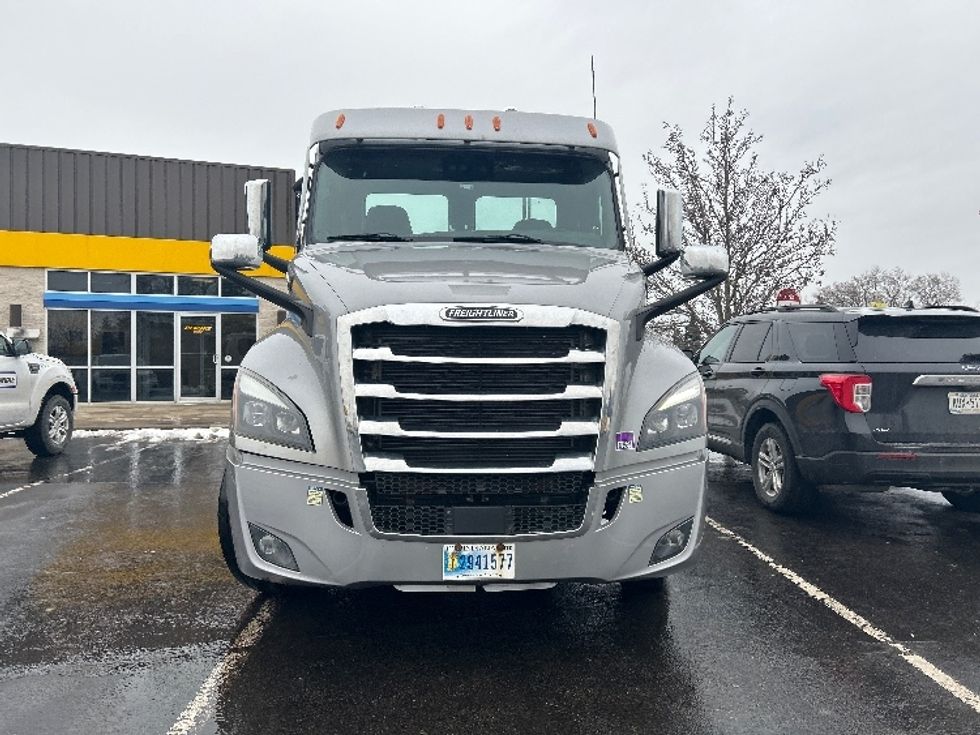 Day Cab Tractor-Heavy Duty Tractors-Freightliner-2020-T12664ST-Fredonia-NY-376,901\n\t\tmiles-$ 49,500 - Image 2