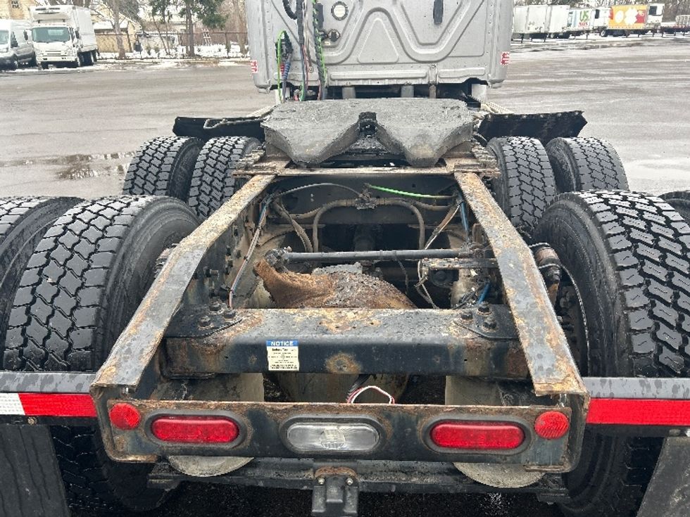 Day Cab Tractor-Heavy Duty Tractors-Freightliner-2020-T12664ST-Fredonia-NY-376,901\n\t\tmiles-$ 49,500 - Image 6