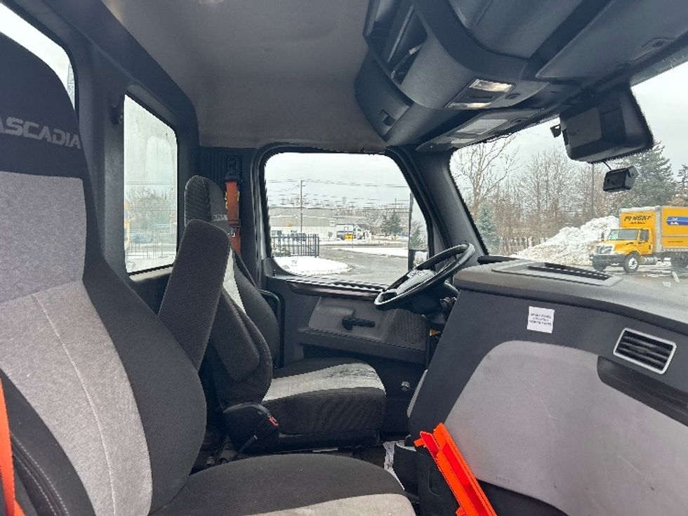Day Cab Tractor-Heavy Duty Tractors-Freightliner-2020-T12664ST-Fredonia-NY-387,808\n\t\tmiles-$ 53,250 - Image 14