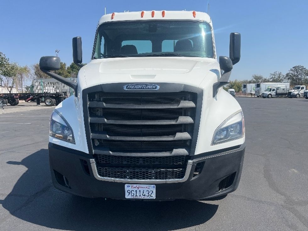 Day Cab Tractor-Heavy Duty Tractors-Freightliner-2020-T12664ST-Fresno-CA-150,365\n\t\tmiles-$ 62,500 - Image 2