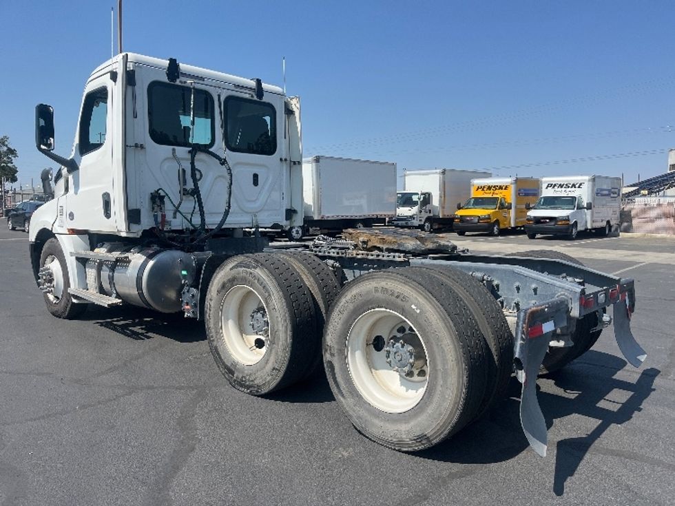 Day Cab Tractor-Heavy Duty Tractors-Freightliner-2020-T12664ST-Fresno-CA-150,365\n\t\tmiles-$ 62,500 - Image 5