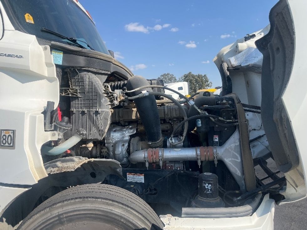 Day Cab Tractor-Heavy Duty Tractors-Freightliner-2020-T12664ST-Fresno-CA-176,464\n\t\tmiles-$ 63,750 - Image 14