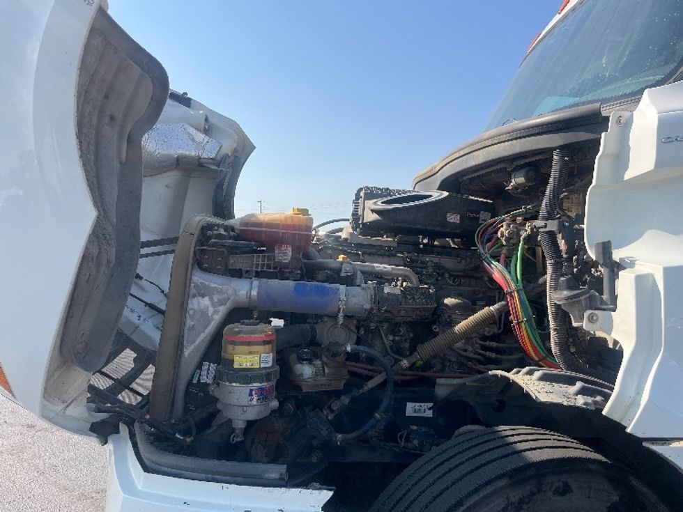 Day Cab Tractor-Heavy Duty Tractors-Freightliner-2020-T12664ST-Fresno-CA-176,464\n\t\tmiles-$ 63,750 - Image 15