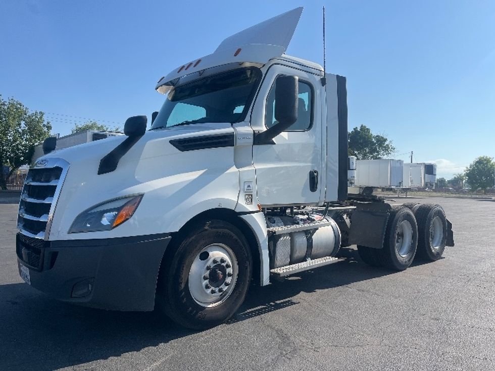 Day Cab Tractor-Heavy Duty Tractors-Freightliner-2020-T12664ST-Fresno-CA-256,114\n\t\tmiles-$ 60,000 - Image 3