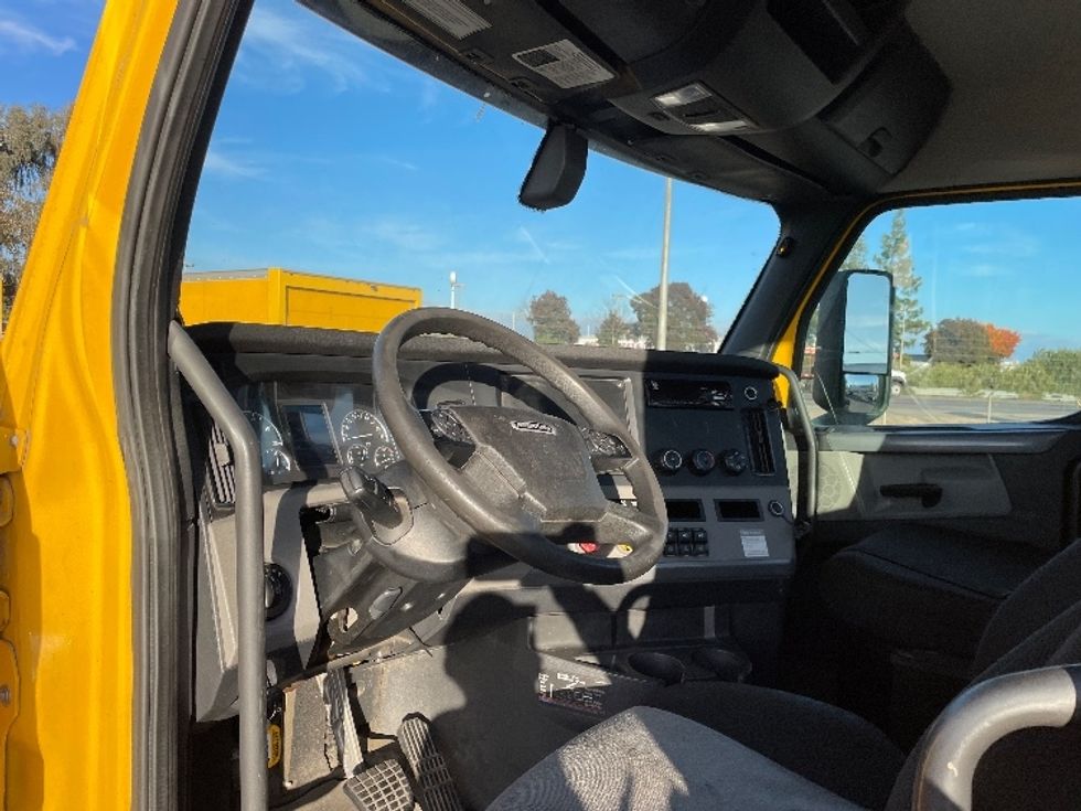 Day Cab Tractor-Heavy Duty Tractors-Freightliner-2020-T12664ST-Fresno-CA-260,296\n\t\tmiles-$ 73,250 - Image 10