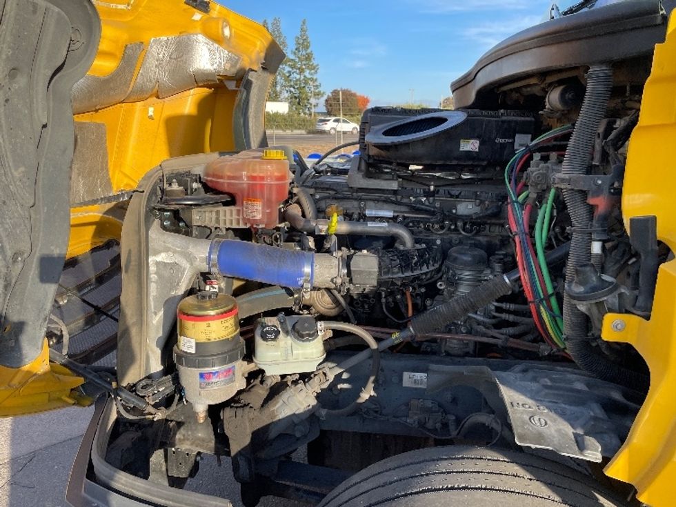 Day Cab Tractor-Heavy Duty Tractors-Freightliner-2020-T12664ST-Fresno-CA-260,296\n\t\tmiles-$ 73,250 - Image 16