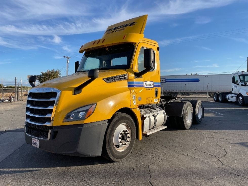 Day Cab Tractor-Heavy Duty Tractors-Freightliner-2020-T12664ST-Fresno-CA-260,296\n\t\tmiles-$ 73,250 - Image 3