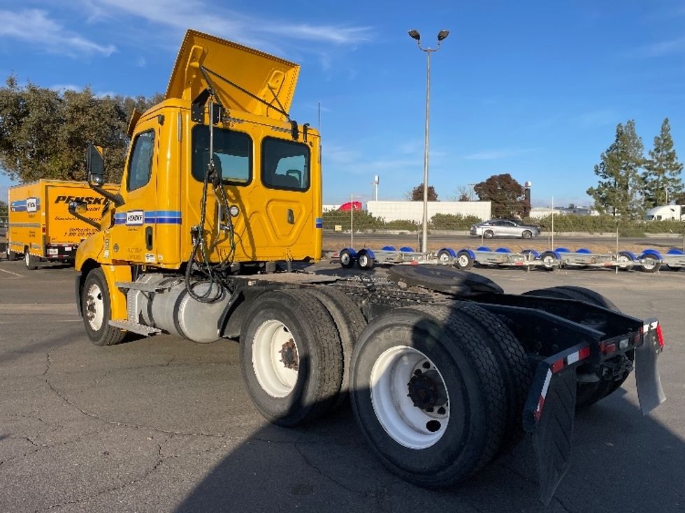 Day Cab Tractor-Heavy Duty Tractors-Freightliner-2020-T12664ST-Fresno-CA-260,296\n\t\tmiles-$ 73,250 - Image 5