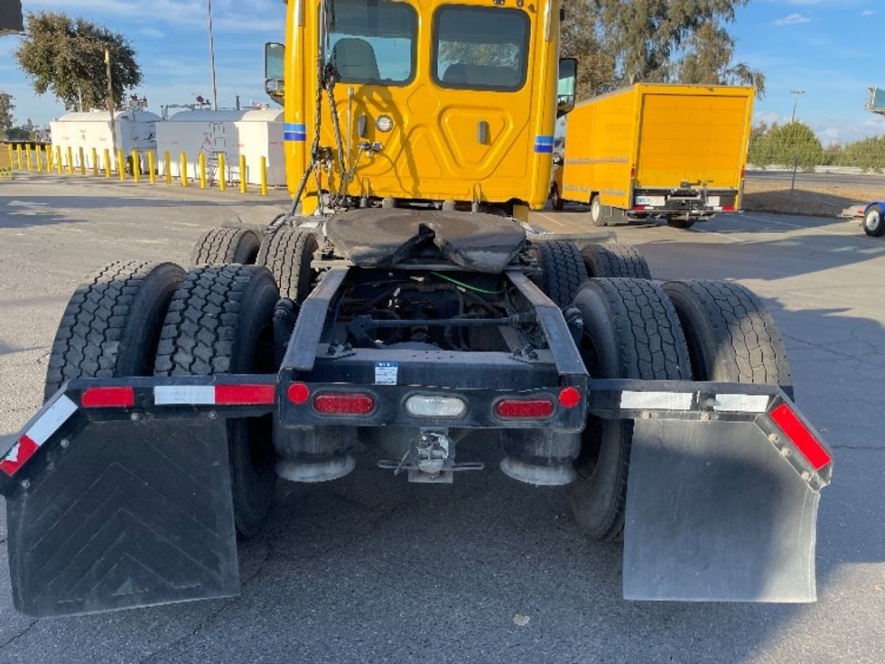 Day Cab Tractor-Heavy Duty Tractors-Freightliner-2020-T12664ST-Fresno-CA-260,296\n\t\tmiles-$ 73,250 - Image 6