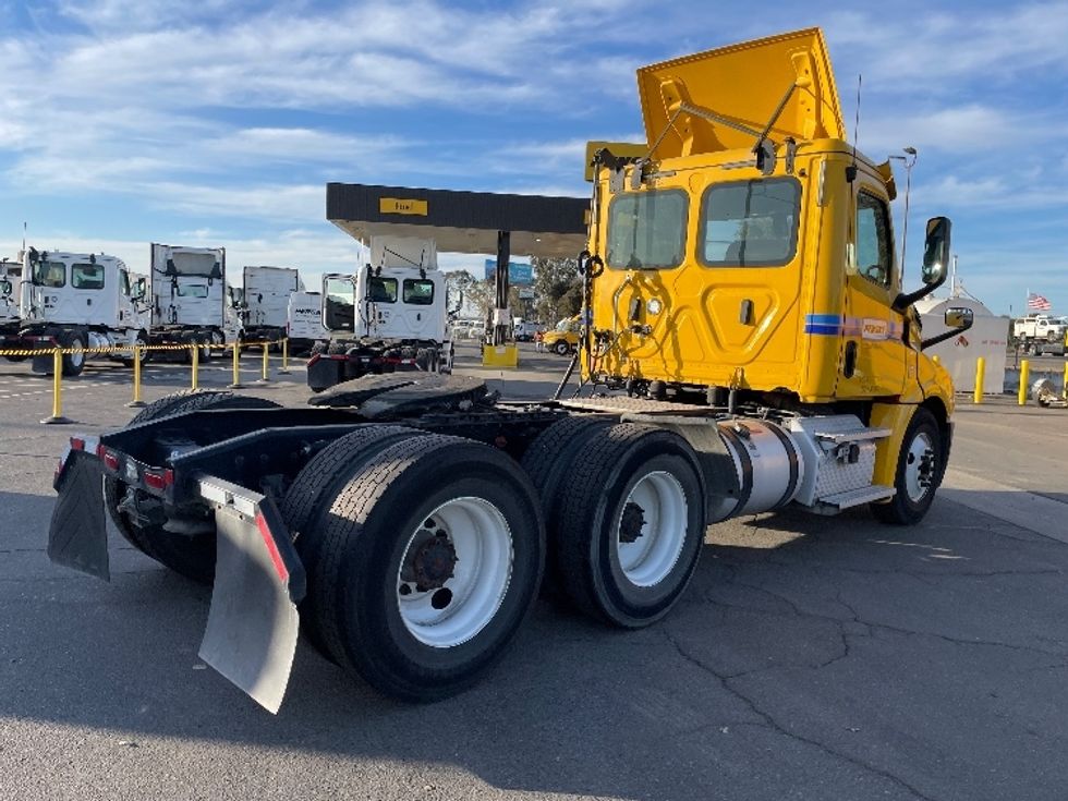 Day Cab Tractor-Heavy Duty Tractors-Freightliner-2020-T12664ST-Fresno-CA-260,296\n\t\tmiles-$ 73,250 - Image 7