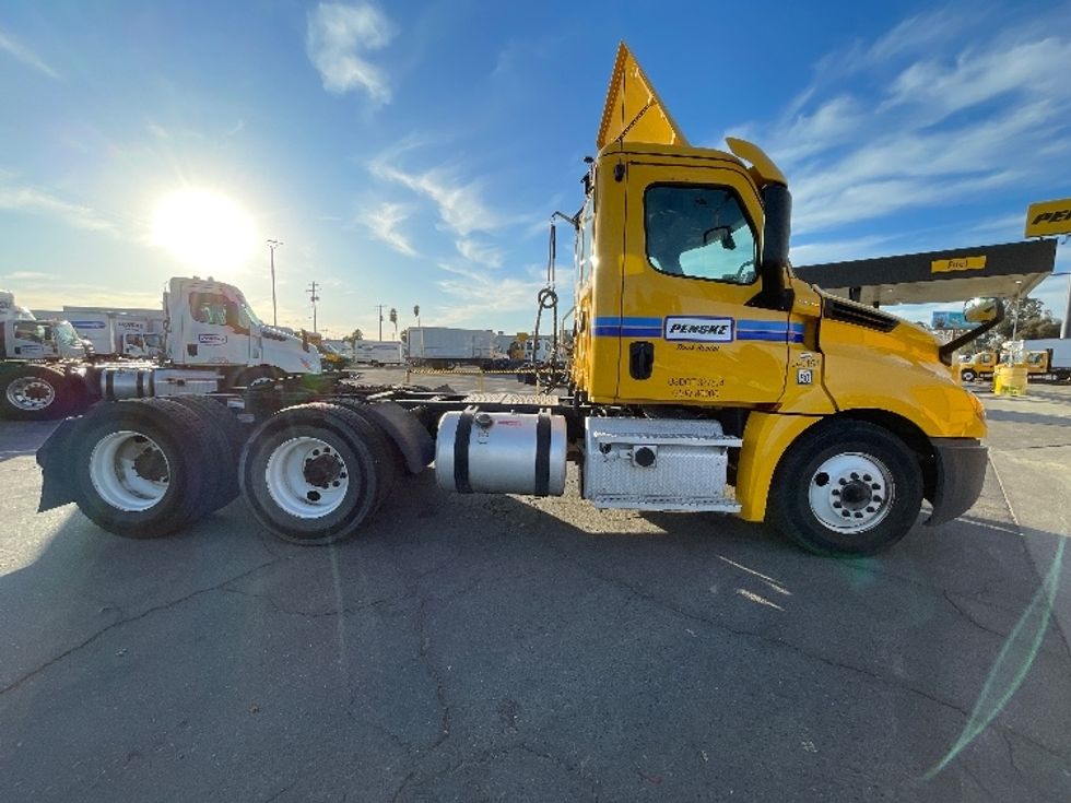 Day Cab Tractor-Heavy Duty Tractors-Freightliner-2020-T12664ST-Fresno-CA-260,296\n\t\tmiles-$ 73,250 - Image 8