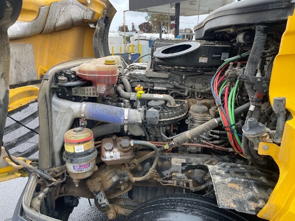 Day Cab Tractor-Heavy Duty Tractors-Freightliner-2020-T12664ST-Fresno-CA-327,887\n\t\tmiles-$ 68,750 - Image 16