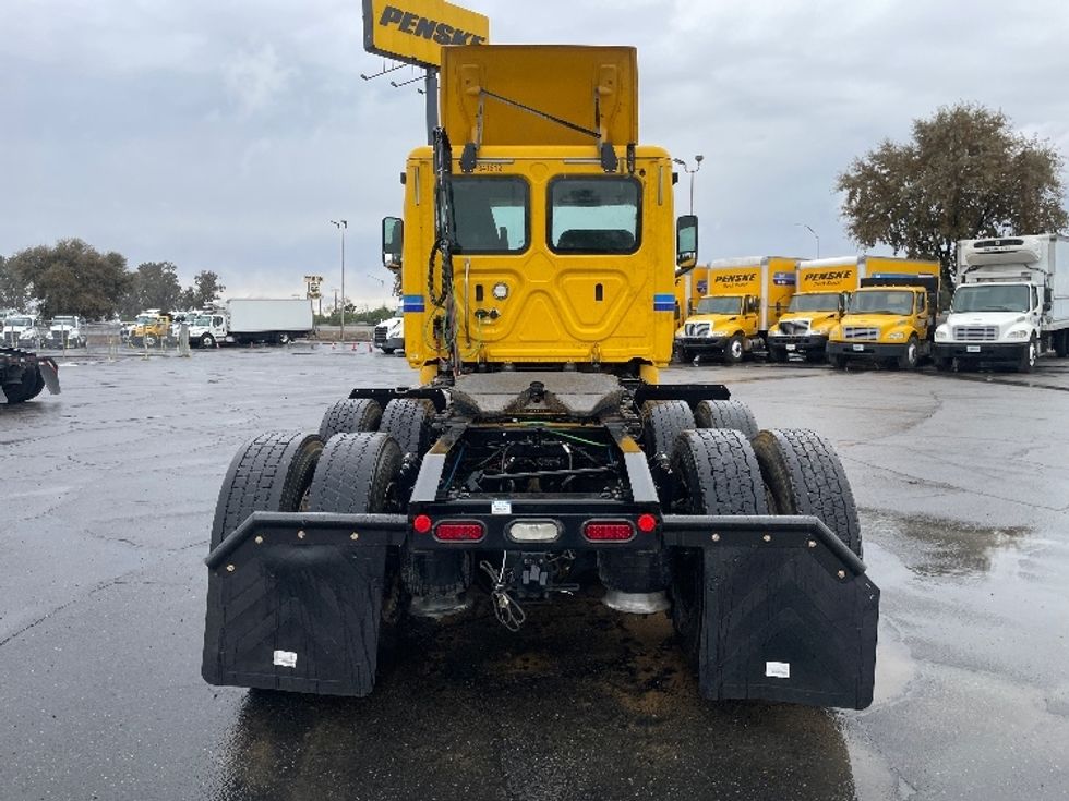 Day Cab Tractor-Heavy Duty Tractors-Freightliner-2020-T12664ST-Fresno-CA-327,887\n\t\tmiles-$ 68,750 - Image 6