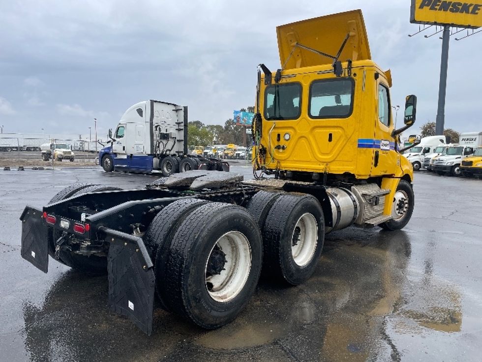 Day Cab Tractor-Heavy Duty Tractors-Freightliner-2020-T12664ST-Fresno-CA-327,887\n\t\tmiles-$ 68,750 - Image 7