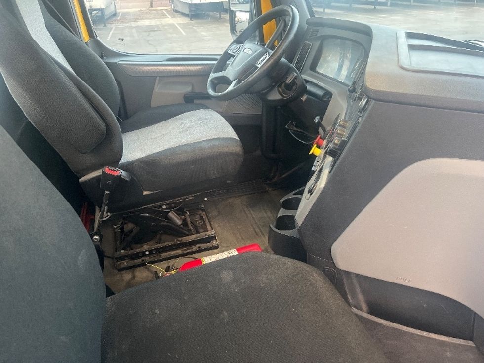 Day Cab Tractor-Heavy Duty Tractors-Freightliner-2020-T12664ST-Fresno-CA-346,532\n\t\tmiles-$ 67,500 - Image 14