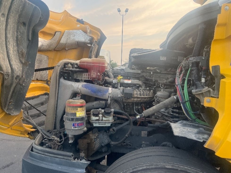 Day Cab Tractor-Heavy Duty Tractors-Freightliner-2020-T12664ST-Fresno-CA-346,532\n\t\tmiles-$ 67,500 - Image 16