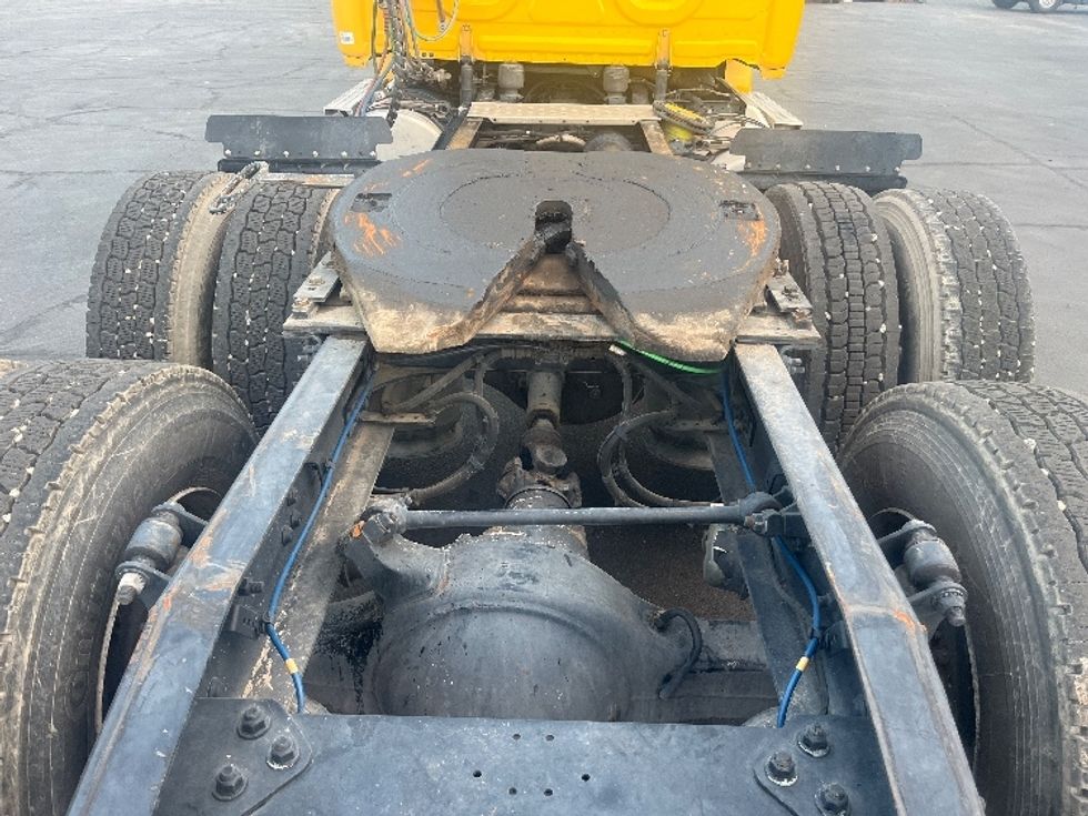 Day Cab Tractor-Heavy Duty Tractors-Freightliner-2020-T12664ST-Fresno-CA-346,532\n\t\tmiles-$ 67,500 - Image 6