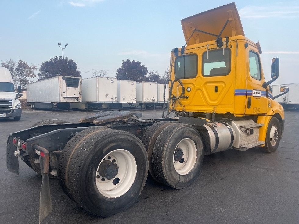 Day Cab Tractor-Heavy Duty Tractors-Freightliner-2020-T12664ST-Fresno-CA-346,532\n\t\tmiles-$ 67,500 - Image 7