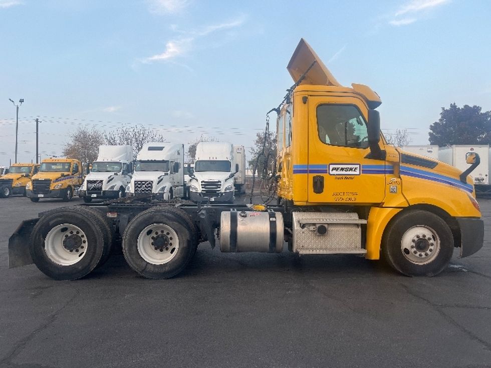 Day Cab Tractor-Heavy Duty Tractors-Freightliner-2020-T12664ST-Fresno-CA-346,532\n\t\tmiles-$ 67,500 - Image 8
