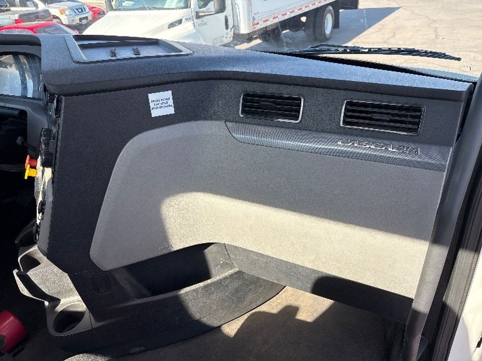 Day Cab Tractor-Heavy Duty Tractors-Freightliner-2020-T12664ST-Fresno-CA-39,398\n\t\tmiles-$ 70,250 - Image 13