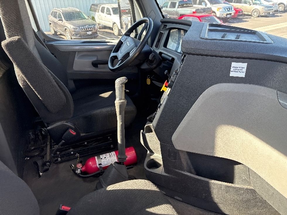 Day Cab Tractor-Heavy Duty Tractors-Freightliner-2020-T12664ST-Fresno-CA-39,398\n\t\tmiles-$ 70,250 - Image 14