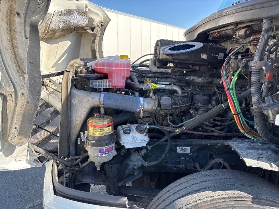 Day Cab Tractor-Heavy Duty Tractors-Freightliner-2020-T12664ST-Fresno-CA-39,398\n\t\tmiles-$ 70,250 - Image 16