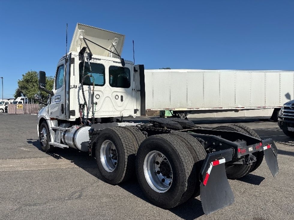 Day Cab Tractor-Heavy Duty Tractors-Freightliner-2020-T12664ST-Fresno-CA-39,398\n\t\tmiles-$ 70,250 - Image 5
