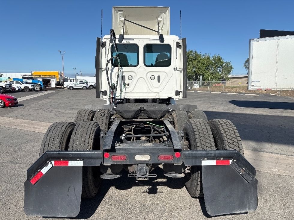 Day Cab Tractor-Heavy Duty Tractors-Freightliner-2020-T12664ST-Fresno-CA-39,398\n\t\tmiles-$ 70,250 - Image 6