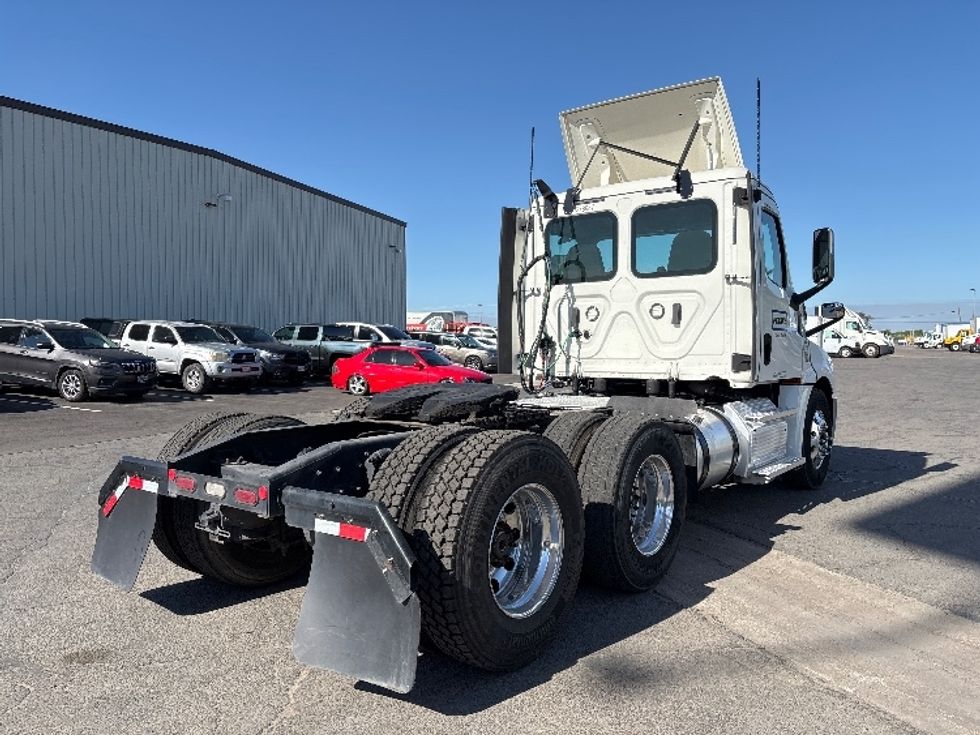 Day Cab Tractor-Heavy Duty Tractors-Freightliner-2020-T12664ST-Fresno-CA-39,398\n\t\tmiles-$ 70,250 - Image 7