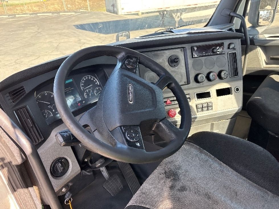 Day Cab Tractor-Heavy Duty Tractors-Freightliner-2020-T12664ST-Fresno-CA-412,187\n\t\tmiles-$ 50,000 - Image 10