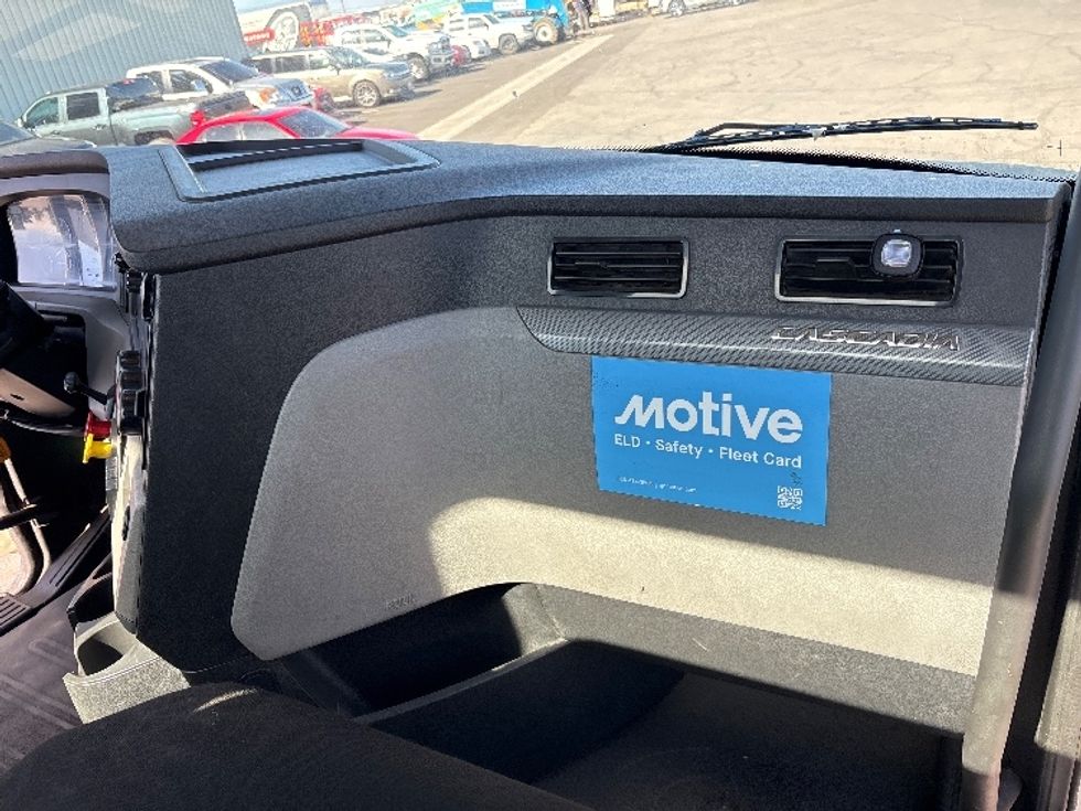 Day Cab Tractor-Heavy Duty Tractors-Freightliner-2020-T12664ST-Fresno-CA-412,187\n\t\tmiles-$ 50,000 - Image 13