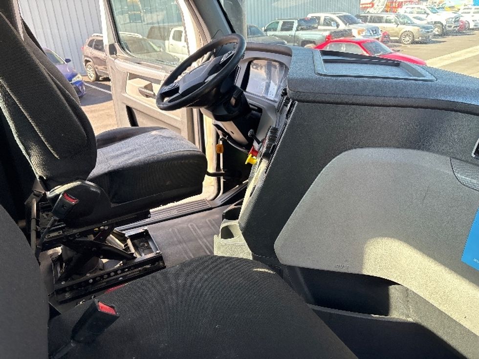 Day Cab Tractor-Heavy Duty Tractors-Freightliner-2020-T12664ST-Fresno-CA-412,187\n\t\tmiles-$ 50,000 - Image 14