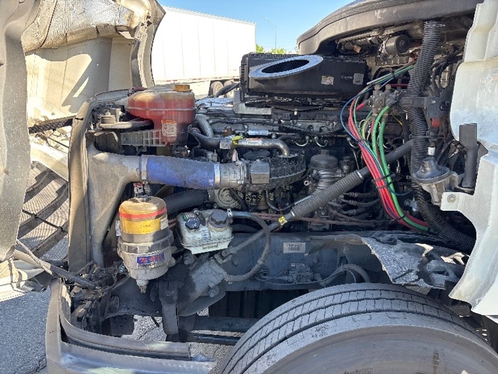 Day Cab Tractor-Heavy Duty Tractors-Freightliner-2020-T12664ST-Fresno-CA-412,187\n\t\tmiles-$ 50,000 - Image 16