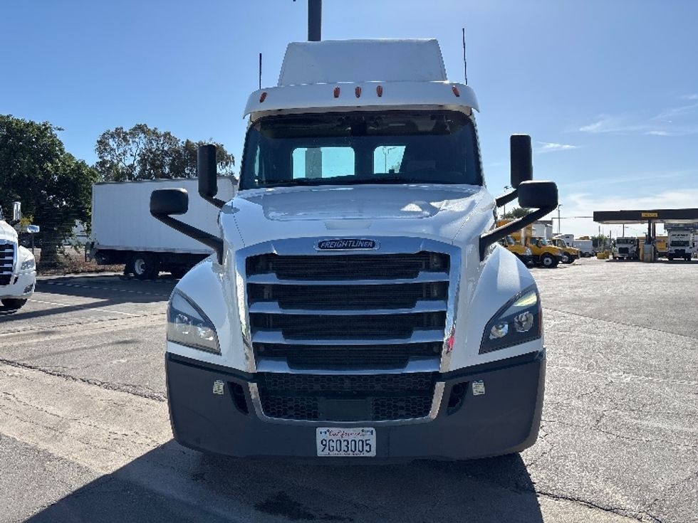 Day Cab Tractor-Heavy Duty Tractors-Freightliner-2020-T12664ST-Fresno-CA-412,187\n\t\tmiles-$ 50,000 - Image 2