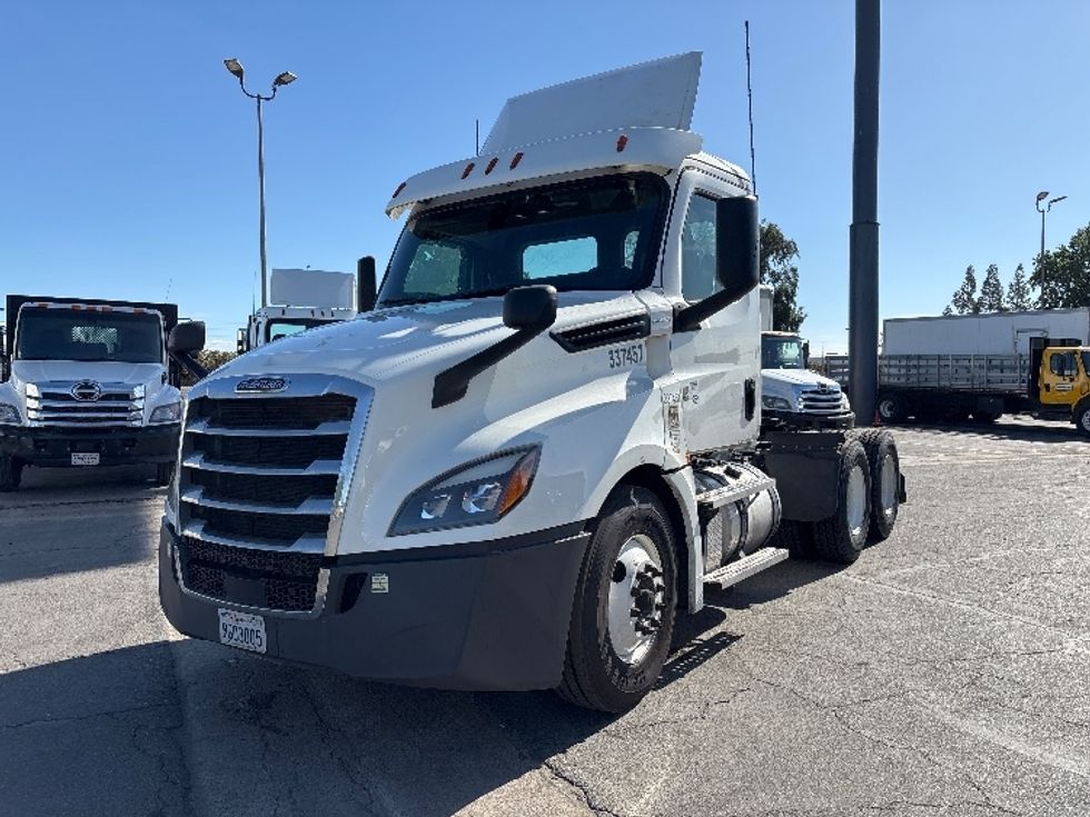 Day Cab Tractor-Heavy Duty Tractors-Freightliner-2020-T12664ST-Fresno-CA-412,187\n\t\tmiles-$ 50,000 - Image 3