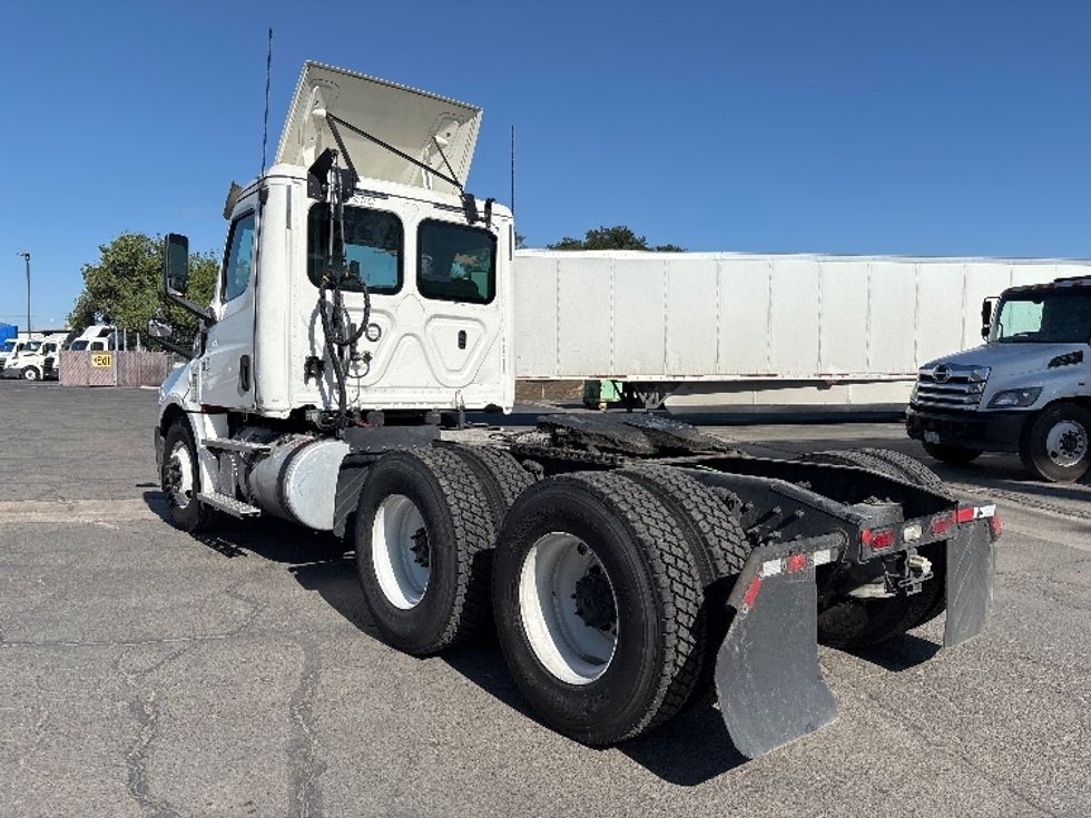 Day Cab Tractor-Heavy Duty Tractors-Freightliner-2020-T12664ST-Fresno-CA-412,187\n\t\tmiles-$ 50,000 - Image 5