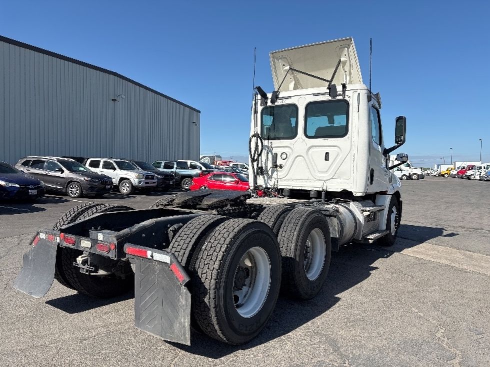 Day Cab Tractor-Heavy Duty Tractors-Freightliner-2020-T12664ST-Fresno-CA-412,187\n\t\tmiles-$ 50,000 - Image 7