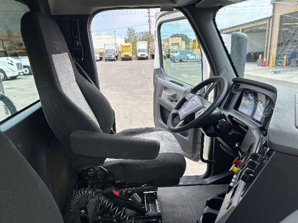 Day Cab Tractor-Heavy Duty Tractors-Freightliner-2020-T12664ST-Fresno-CA-428,705\n\t\tmiles-$ 45,750 - Image 14
