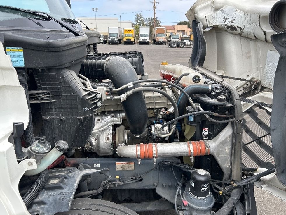 Day Cab Tractor-Heavy Duty Tractors-Freightliner-2020-T12664ST-Fresno-CA-428,705\n\t\tmiles-$ 45,750 - Image 15