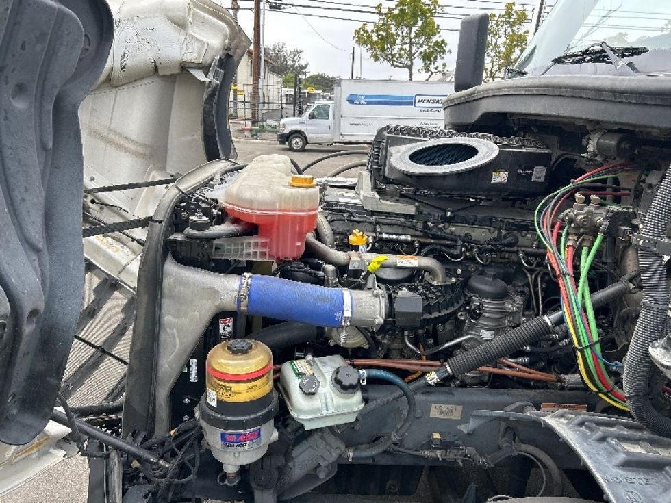 Day Cab Tractor-Heavy Duty Tractors-Freightliner-2020-T12664ST-Fresno-CA-428,705\n\t\tmiles-$ 45,750 - Image 16