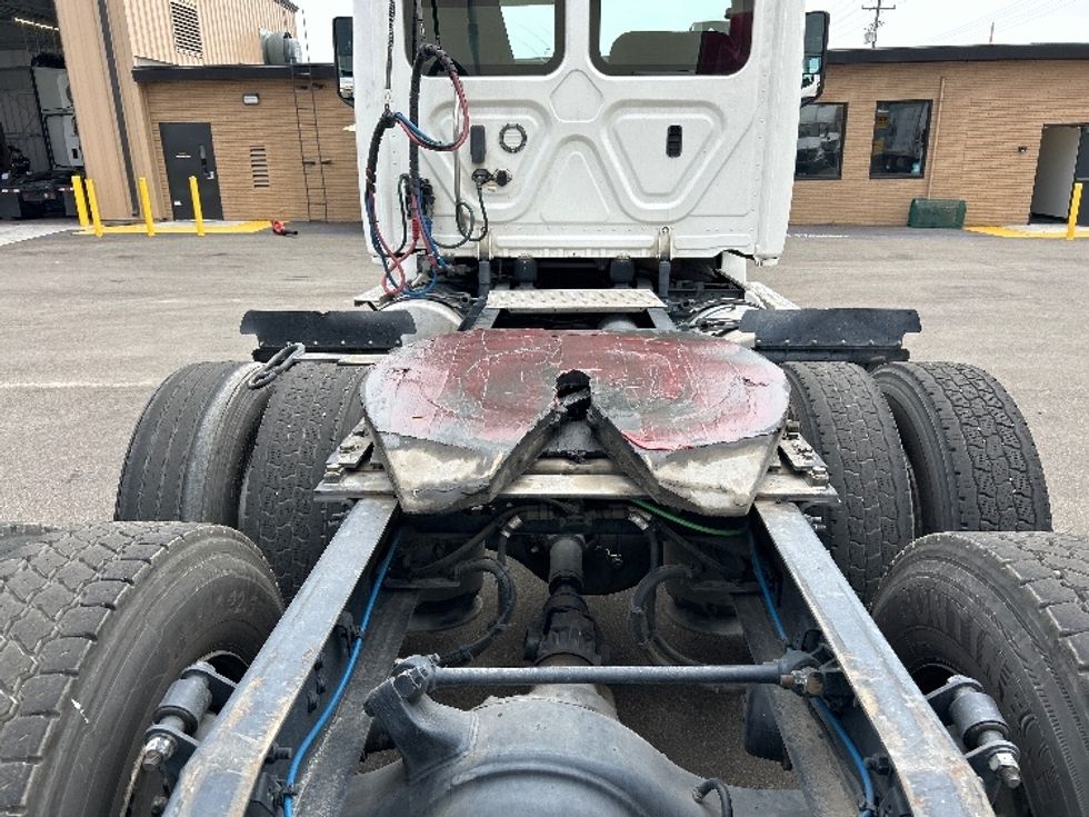 Day Cab Tractor-Heavy Duty Tractors-Freightliner-2020-T12664ST-Fresno-CA-428,705\n\t\tmiles-$ 45,750 - Image 6