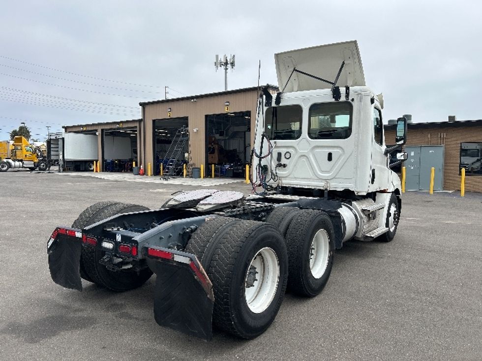 Day Cab Tractor-Heavy Duty Tractors-Freightliner-2020-T12664ST-Fresno-CA-428,705\n\t\tmiles-$ 45,750 - Image 7
