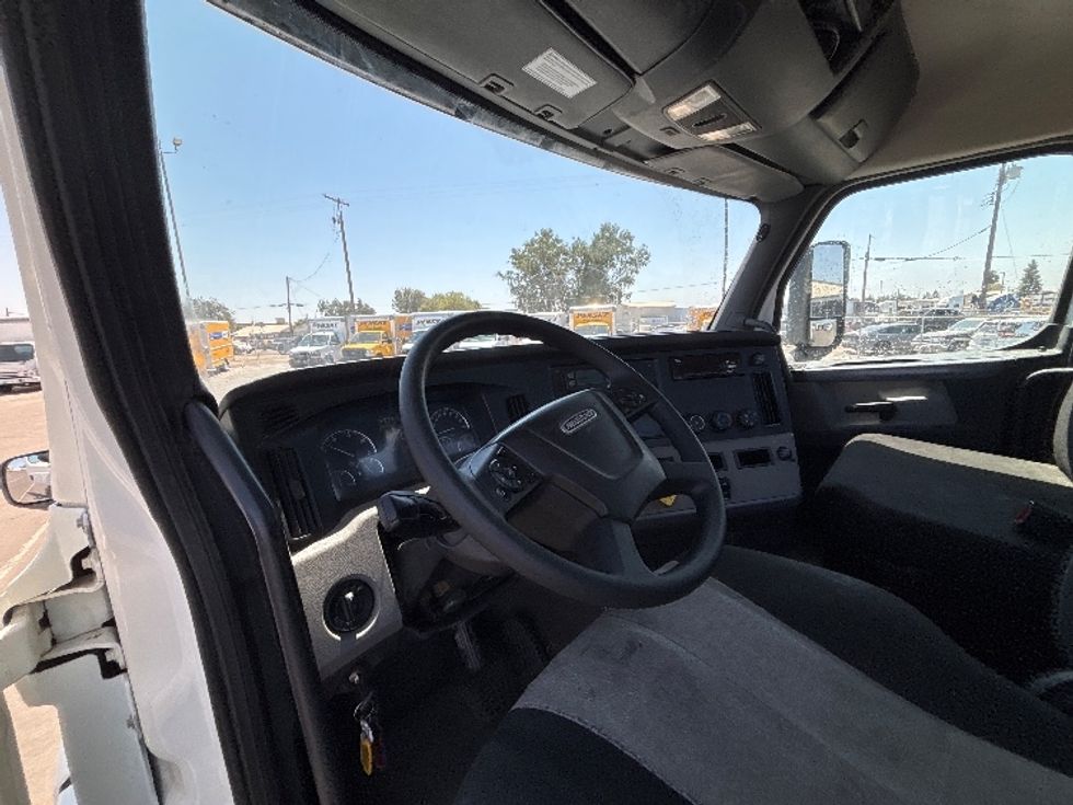 Day Cab Tractor-Heavy Duty Tractors-Freightliner-2020-T12664ST-Fresno-CA-460,331\n\t\tmiles-$ 52,750 - Image 10